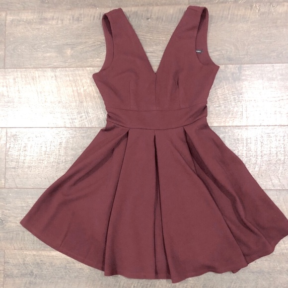 Haute Monde Dresses & Skirts - HAUTE MONDE MARRON SHORT V-NECK HOMECOMING DRESS L